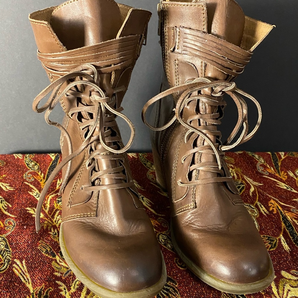 Born lace-up boots - Picture 7 of 7